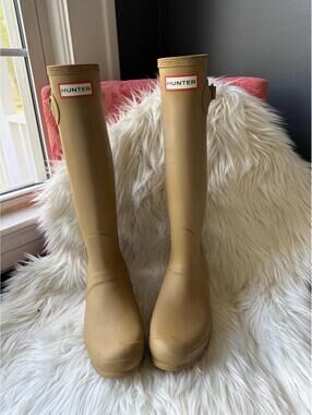 Hunter Tall Beige Rain Boots size 9